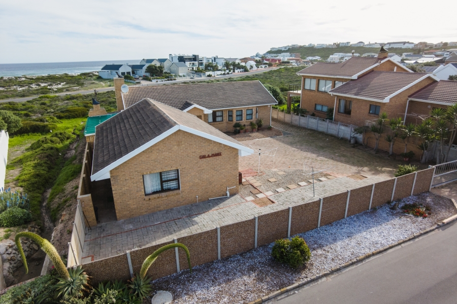 4 Bedroom Property for Sale in Yzerfontein Western Cape